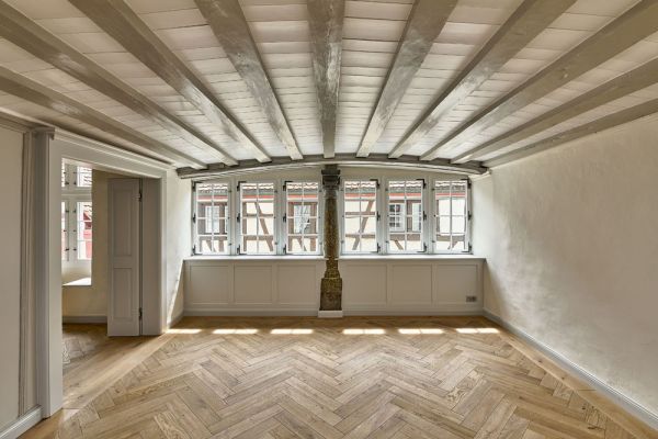 01-a-1-og-saeulenzimmer4831BA56-0046-0CA3-6ED3-73CF23C6F120.jpg