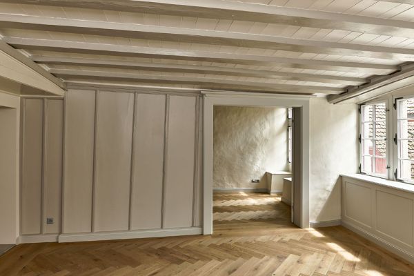 01-f-1-og-saeulenzimmer-durchgang6E373265-E0ED-98F9-56F7-45BE0F015BBE.jpg