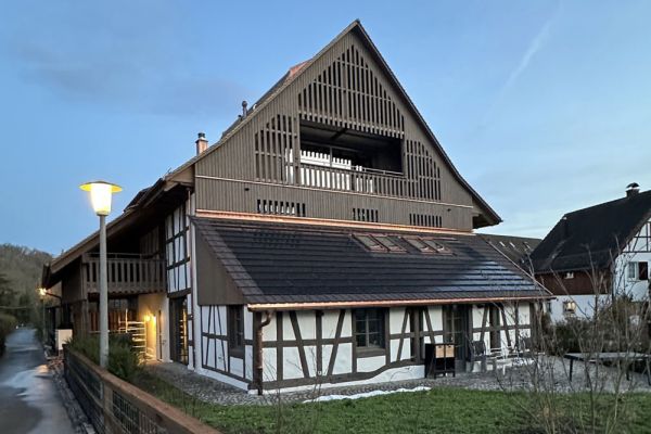 04-c-aussen-giebelfassade-abendC6EE95CB-E9E4-9A8B-5498-9B9BD10CE582.jpg